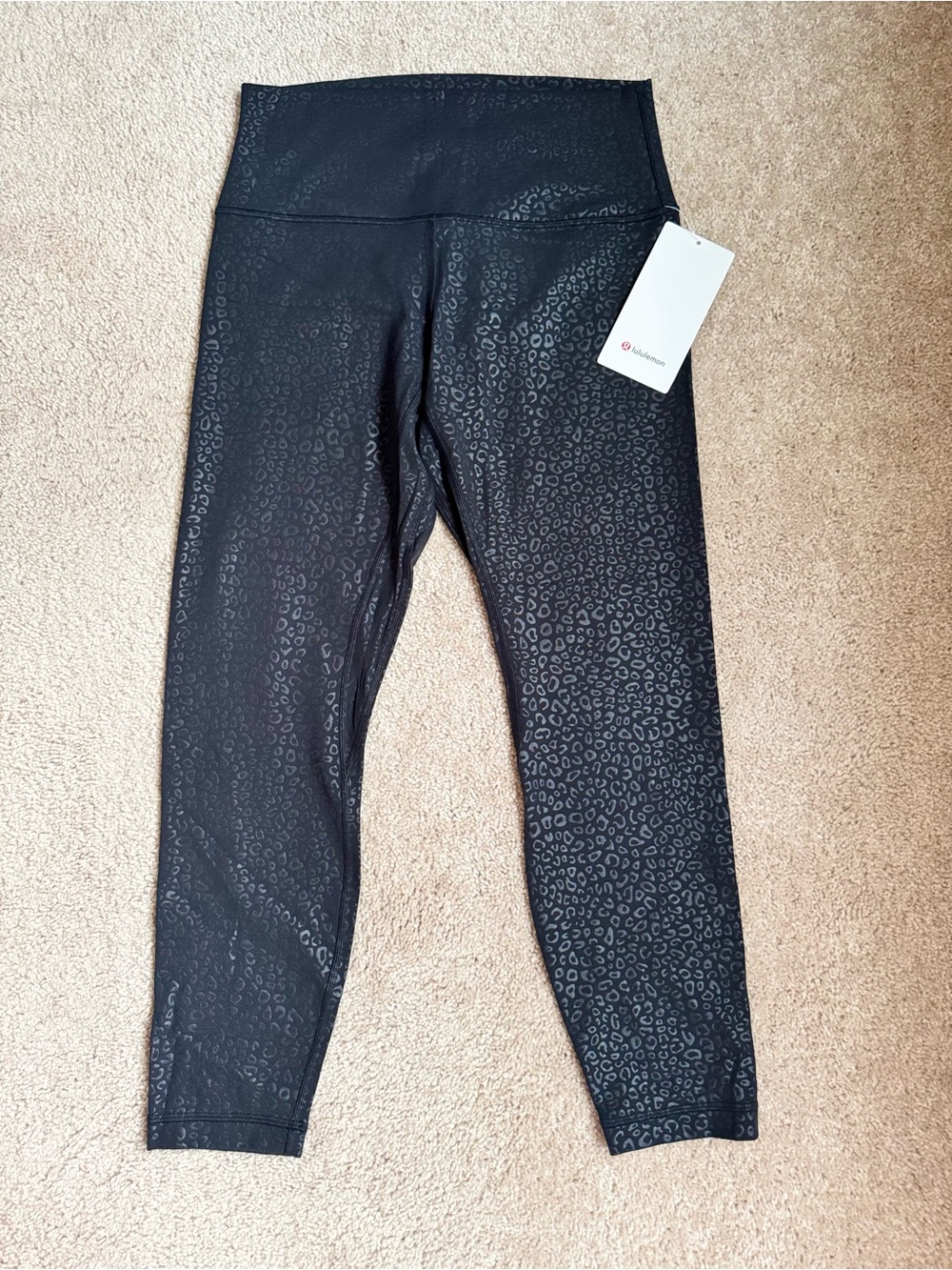✨ lululemon Align™ High-Rise Pant 28”
Size 8 | NWT